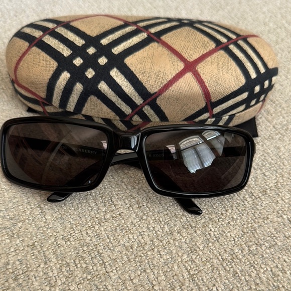 Burberry Black Sunglasses with Classic Check Case - Picture 1 of 9